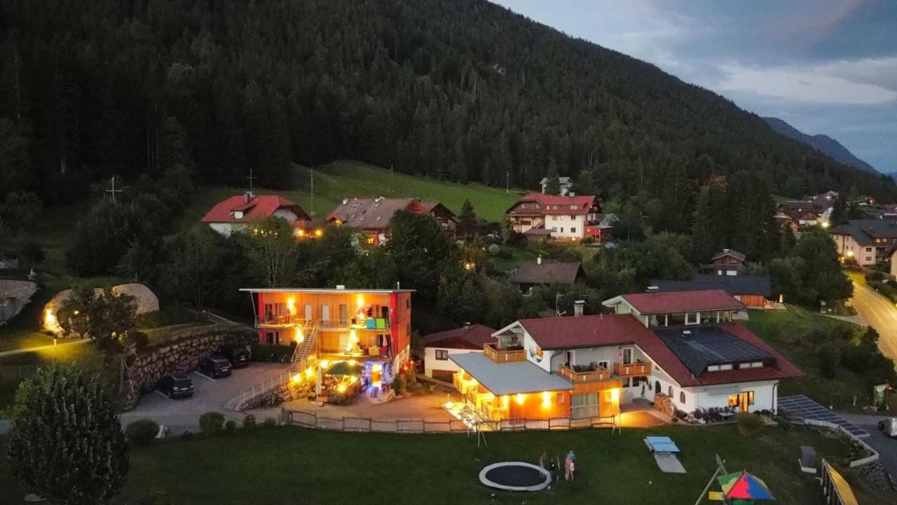 Erdhaeuser Und Apartments Mit Seeblick Und Alleinlage ヴァイセンゼー エクステリア 写真
